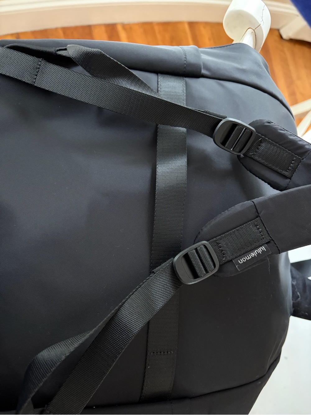 lululemon Everywhere Backpack 22L - Black - Picture 8 of 11